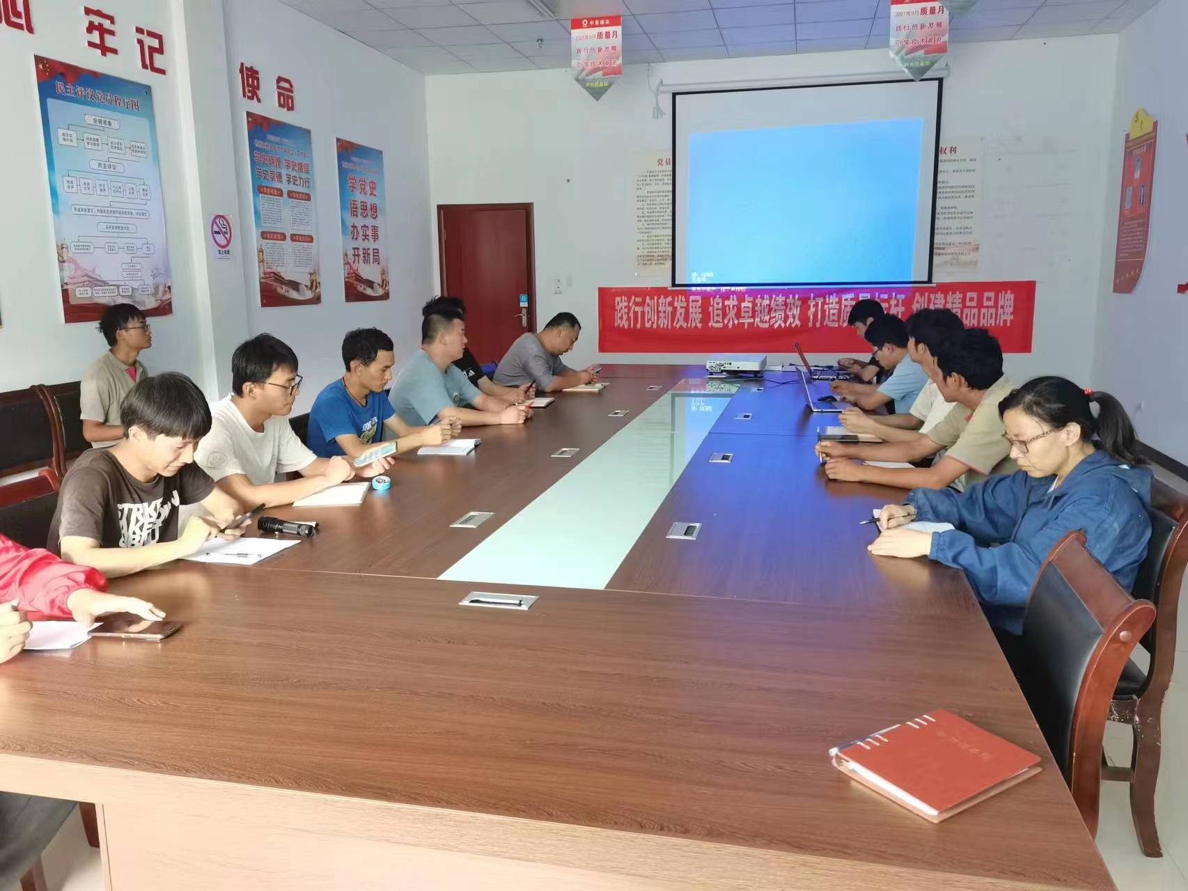 202210281445541666939554371132.jpg 動(dòng)員會(huì).jpg